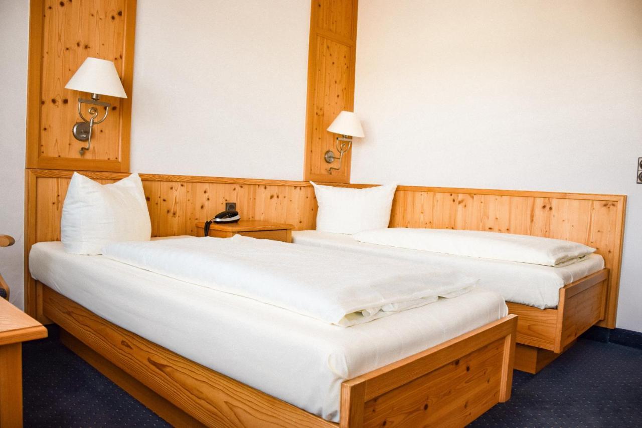 Hotel Bergwiesen - Zimmer Mit Balkon Oder Terasse Lohr am Main Ngoại thất bức ảnh
