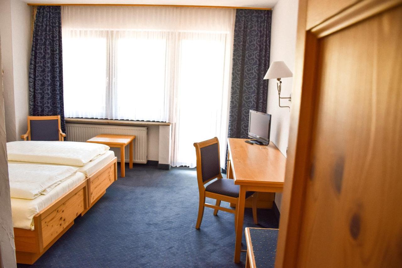 Hotel Bergwiesen - Zimmer Mit Balkon Oder Terasse Lohr am Main Ngoại thất bức ảnh